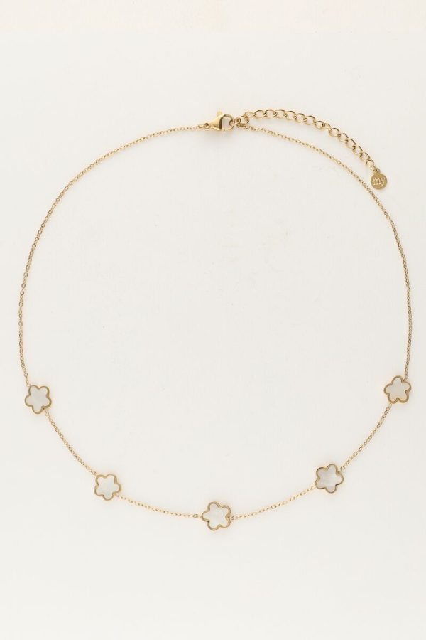 Minimalistische ketting met parelmoer bloemen